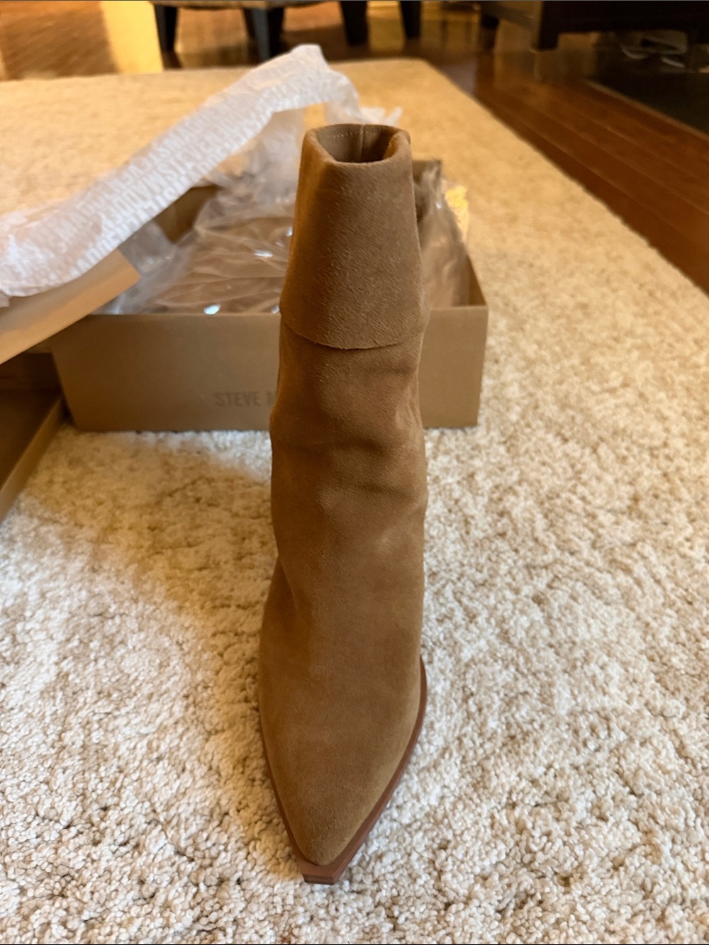 New in Box- Women’s Steve Madden Latasha Tan Suede boots size 8 - Picture 3 of 12